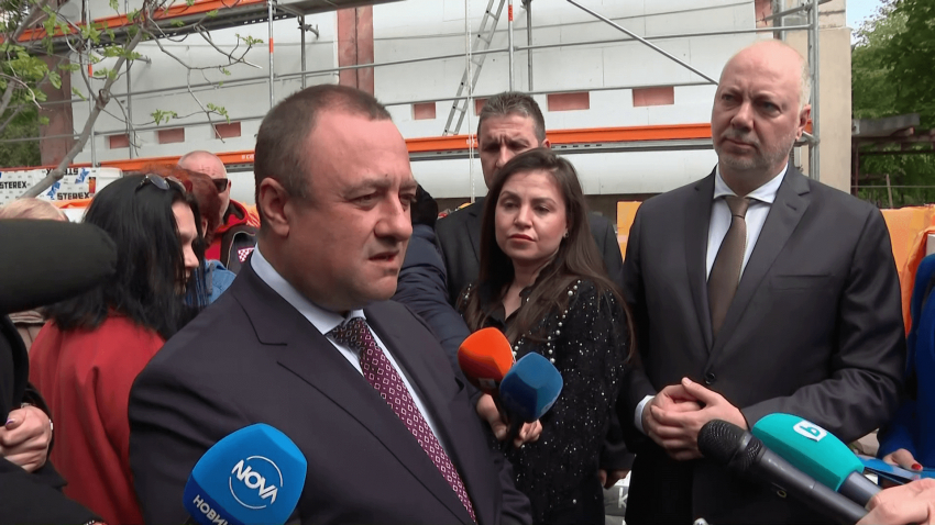 Държавата осигурява над 2,5 млрд. лв. по новата програма за саниране