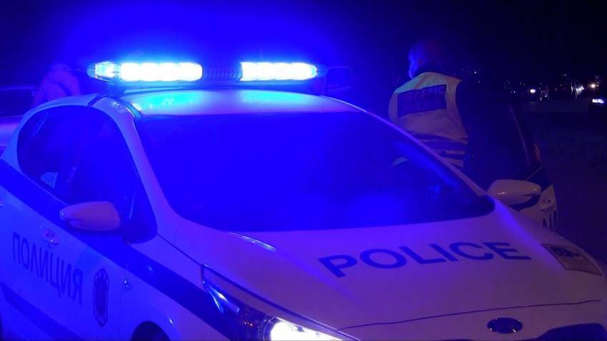 Инцидентът е станал преди 19:00 часа в участъка между разклоните за селата Бъзън и Щръклево