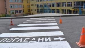 Започна подновяването на маркировката на пешеходните пътеки в Разград