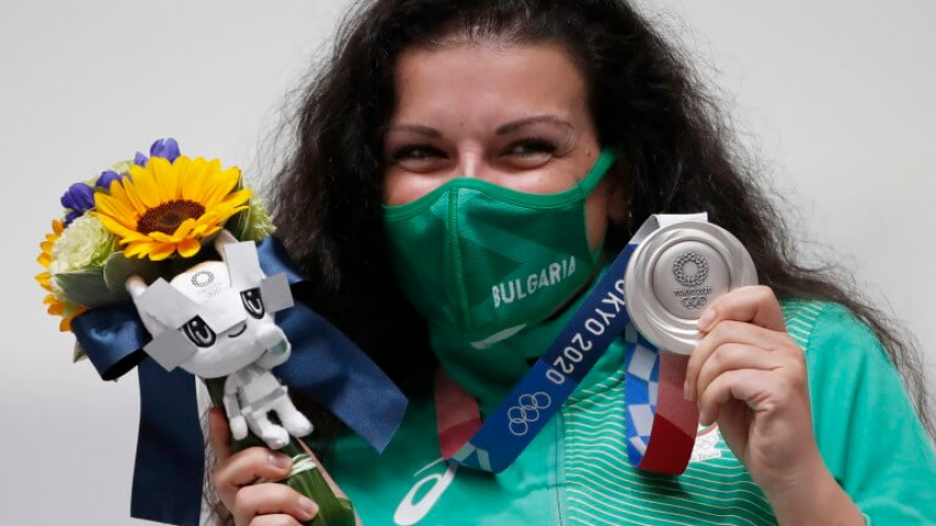 Олимпийското сребро на Антоанета Костадинова предизвика вълна от емоции в родния Търговище