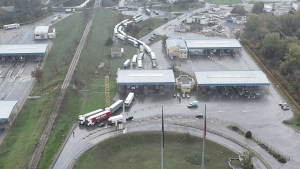 Интензивен тежкотоварен трафик към Дунав мост при Русе след пускането на движението