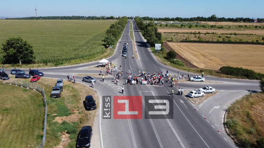 &quot;Добре дошли на Марс&quot;: Протестиращи пак блокираха пътя Русе - Варна /ВИДЕО и СНИМКИ/