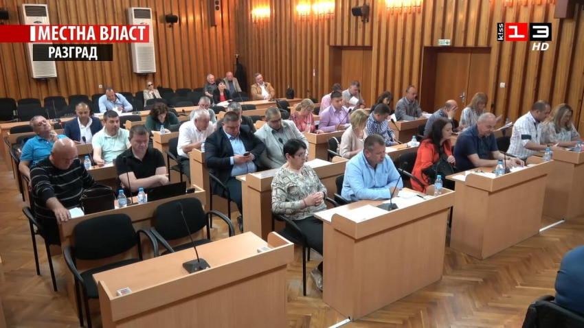 Удостояват с награди за заслуги двама известни разградски творци