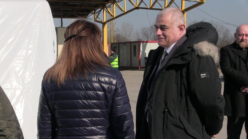 Социалният министър посети пунктовете на Агенцията по заетостта на границата при Русе