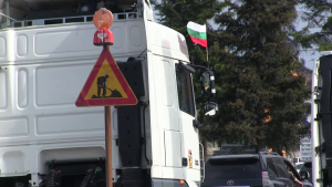 Десетки камиони се включиха в протеста на транспортния бранш в Русе