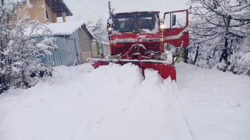 20 машини чистят Русе от падналия сняг