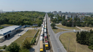 ВИДЕО: Транспортен хаос в Русе: МВР разпореди спиране на ТИР-овете в други области