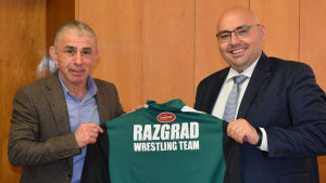 Осемкратният световен шампион по борба за ветерани Ремзи Реджеб получи награда от Община Разград за високи резултати през 2023 г.