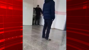 Сигнал за нарушения в село край Омуртаг: Мъж влиза в тъмната стаичка с избиратели