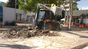 Започна ремонтът на площада пред многопрофилната болница в Търговище