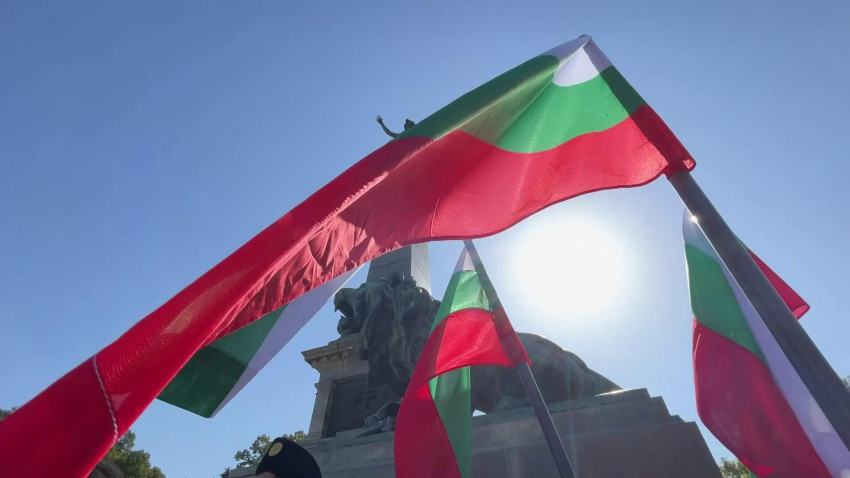 ВИДЕО: Русе отбеляза тържествено Деня на Независимостта с церемония пред Паметника на Свободата