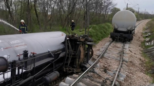 ЖП катастрофа край Ветово: Дерайлираха 4 цистерни с гориво