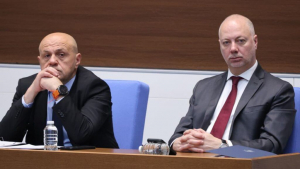 Народното събрание дебатира по първия вот на недоверие срещу правителството