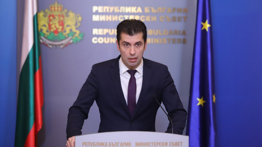 Трус в управляващата коалиция: Премиерът поиска оставката на военния министър