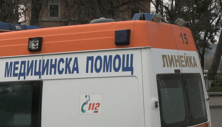 Двама младежи са в болница след катастрофа във Великотърновско
