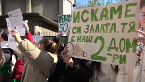 Бадминтонистите на Русе излязоха на протест в защита на своята зала