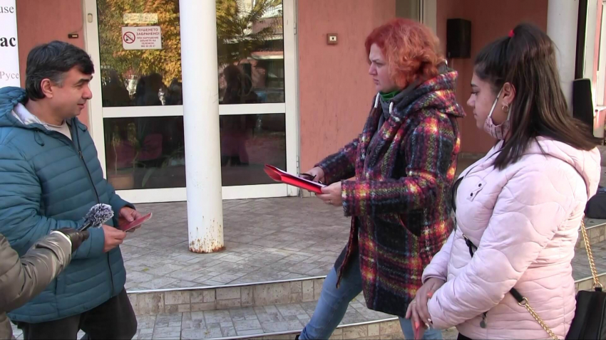 Ученици дариха спечелена награда от конкурс на две социални институции в Русе