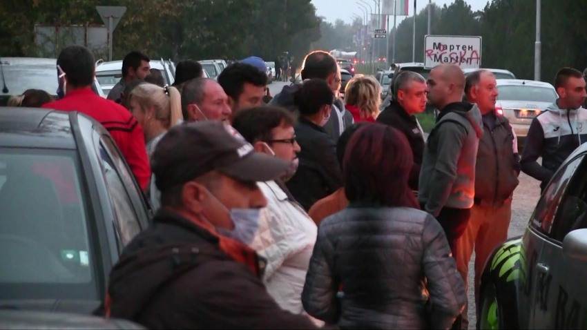 С искане за чист въздух: Жители на Мартен блокираха пътя Русе - Силистра